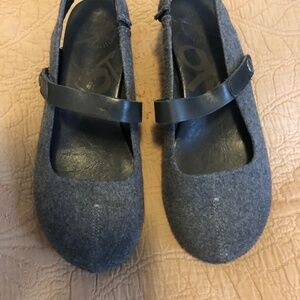 OTBT leather and grey flannel Mary Janes 7.5